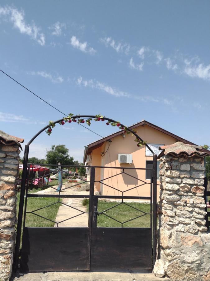 Guest House Viola Ezerets Exterior photo